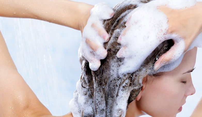 ¿Por qué debemos exfoliar el cabello?